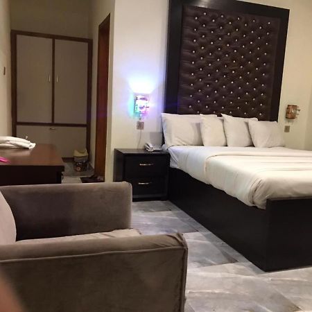 Hotel S.R. Lounge Multan Exterior photo